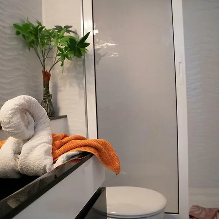 Americas Apartment *